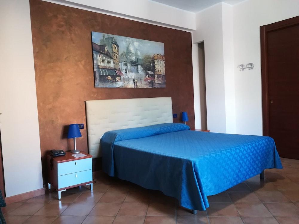 Hotel Azzurro L'Aquila Ngoại thất bức ảnh
