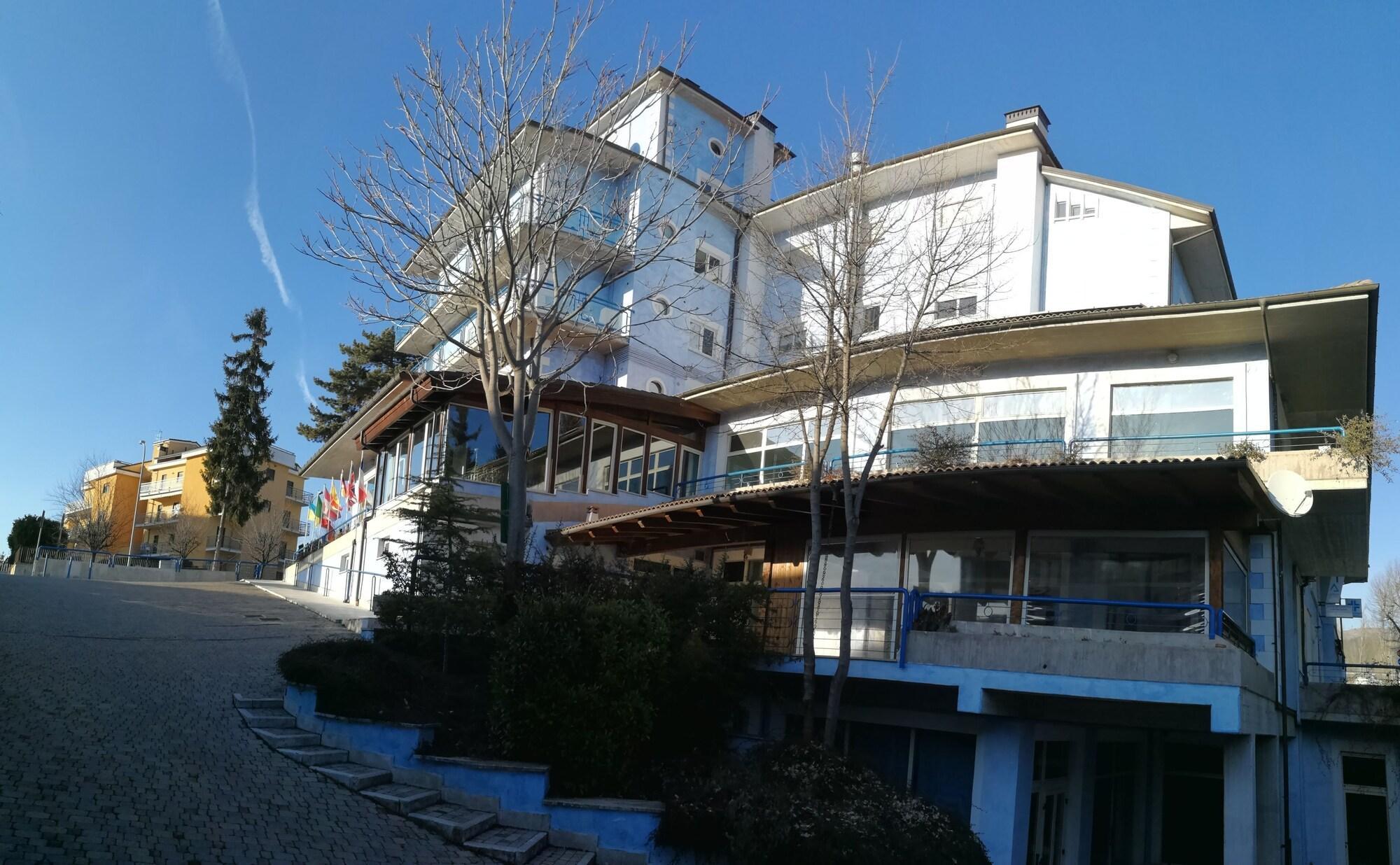 Hotel Azzurro L'Aquila Ngoại thất bức ảnh