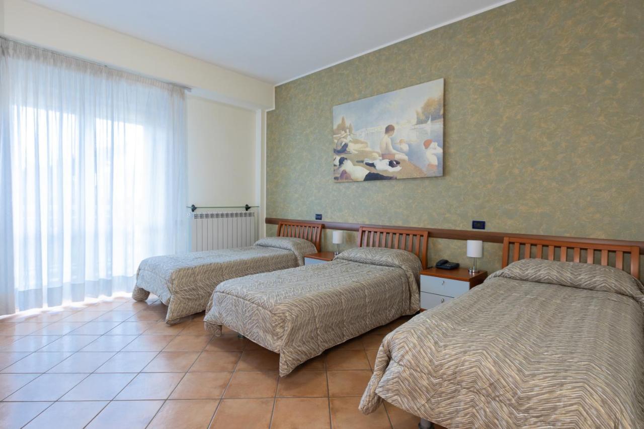 Hotel Azzurro L'Aquila Ngoại thất bức ảnh