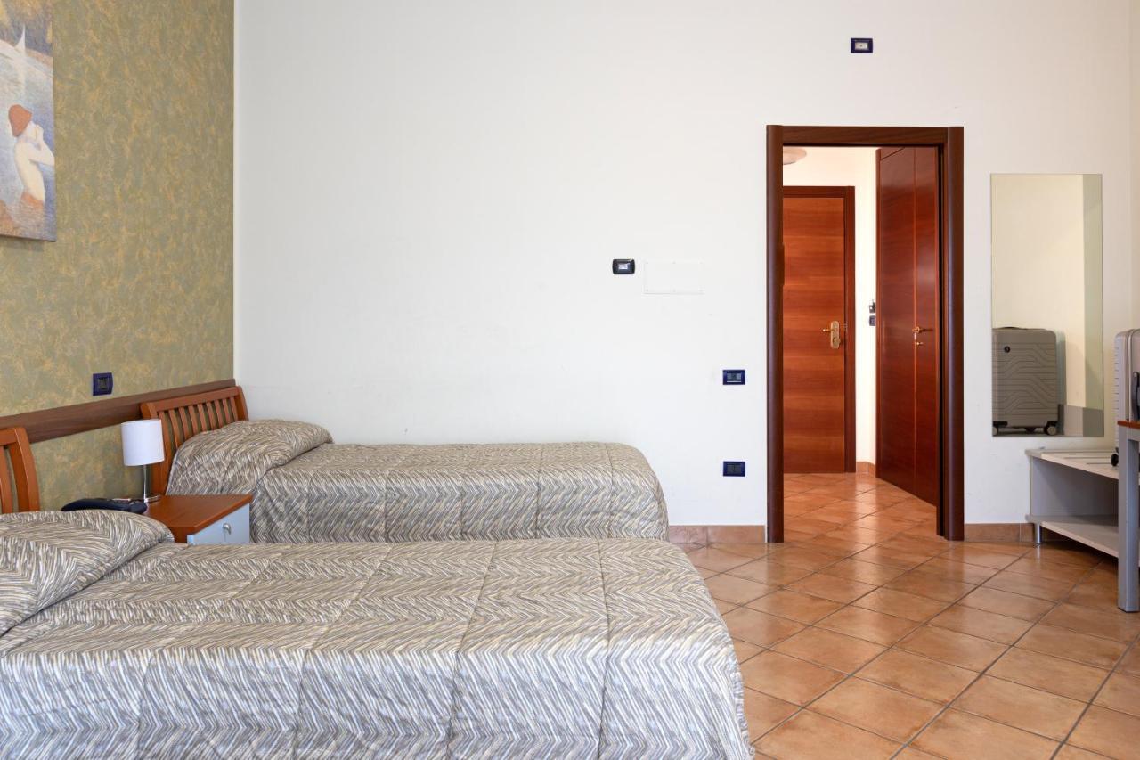 Hotel Azzurro L'Aquila Ngoại thất bức ảnh