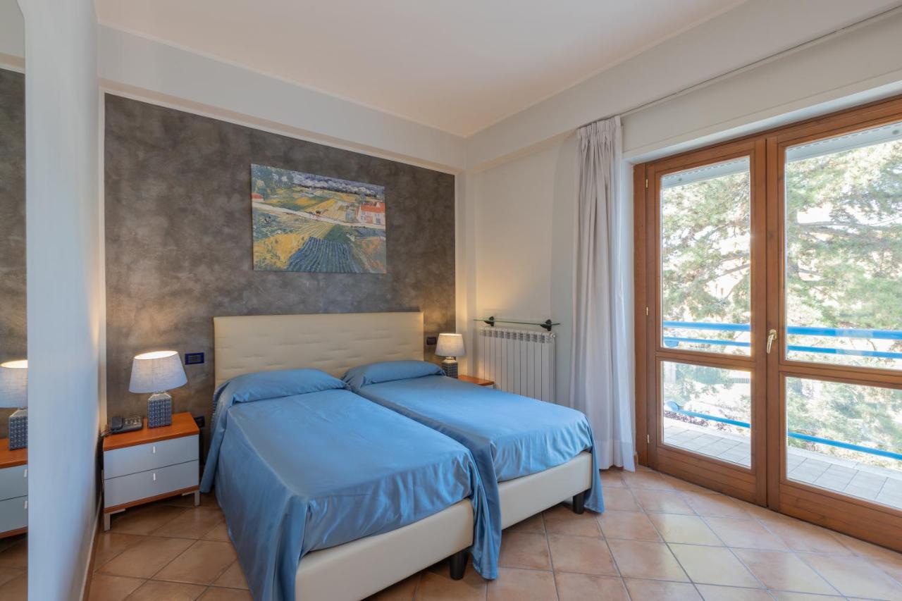 Hotel Azzurro L'Aquila Ngoại thất bức ảnh