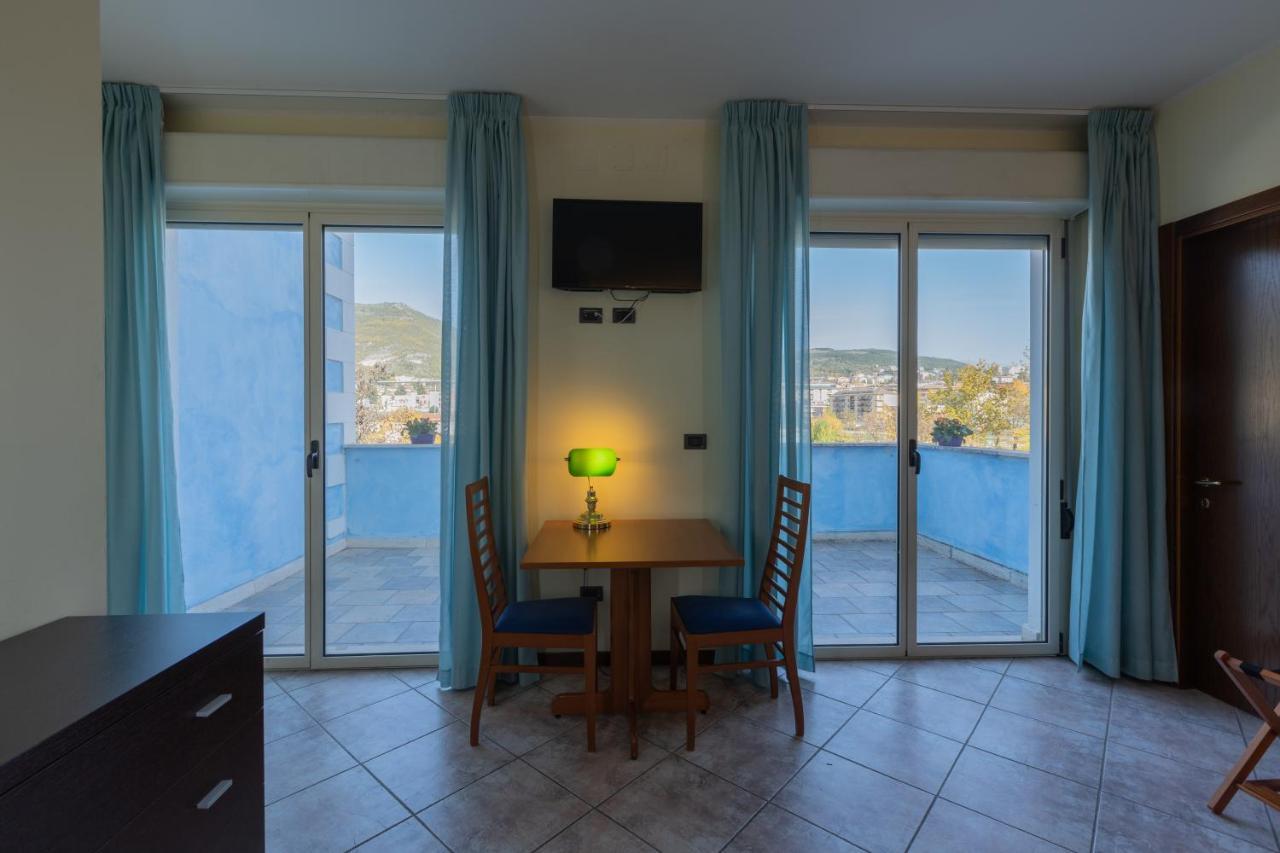 Hotel Azzurro L'Aquila Ngoại thất bức ảnh