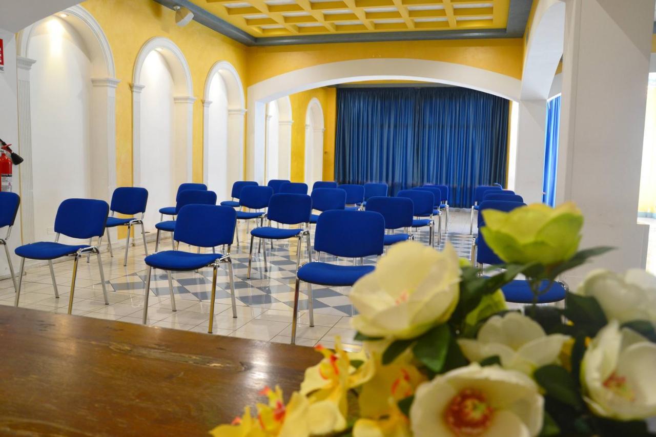 Hotel Azzurro L'Aquila Ngoại thất bức ảnh