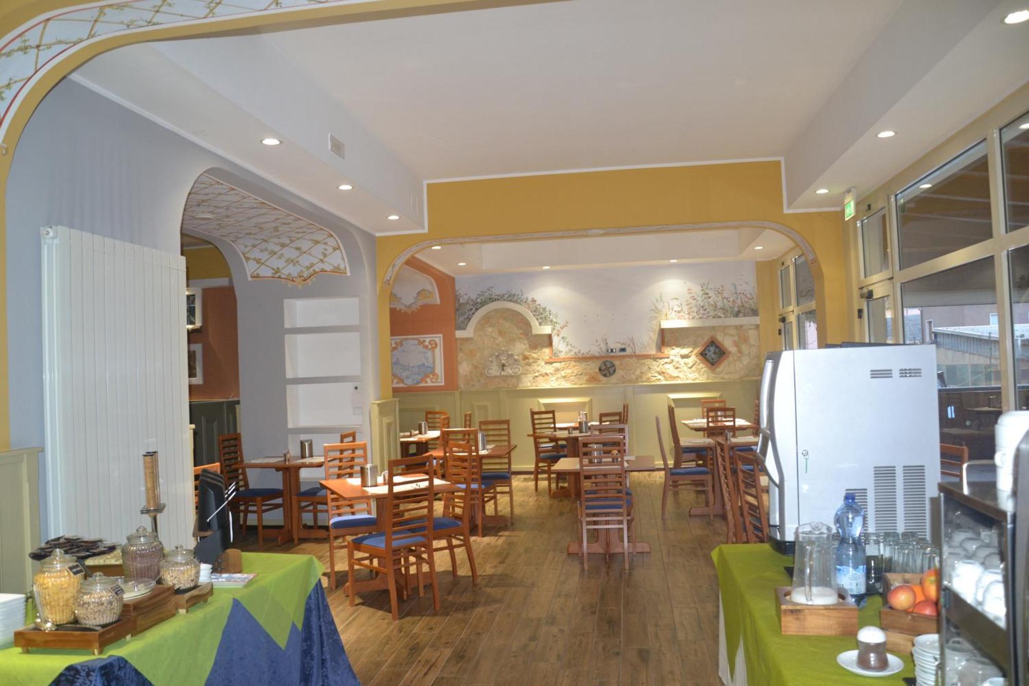 Hotel Azzurro L'Aquila Ngoại thất bức ảnh