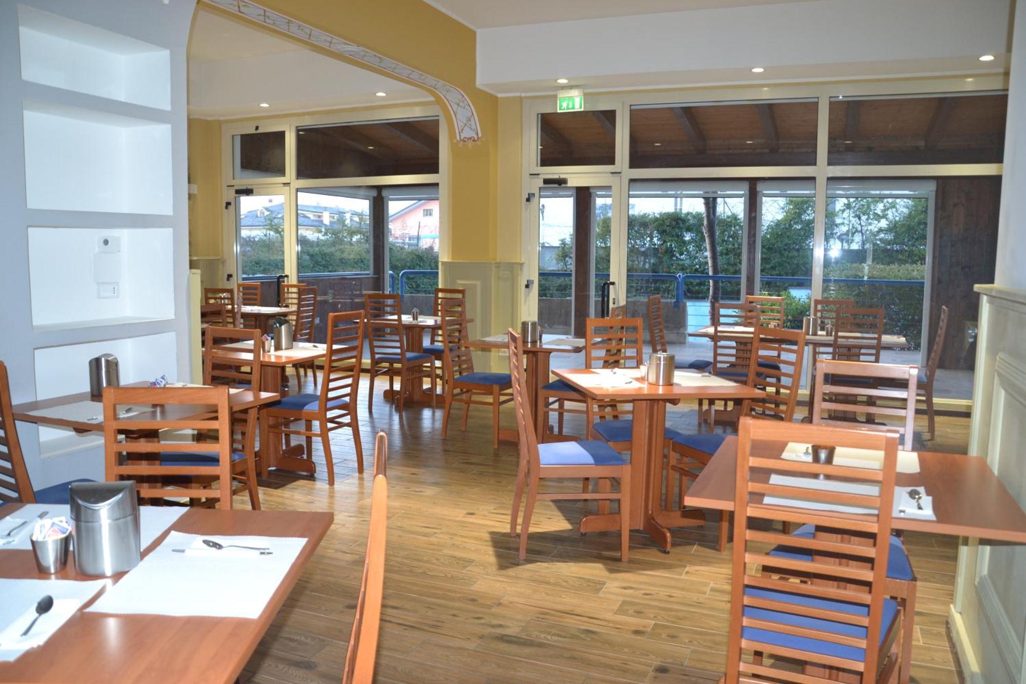 Hotel Azzurro L'Aquila Ngoại thất bức ảnh